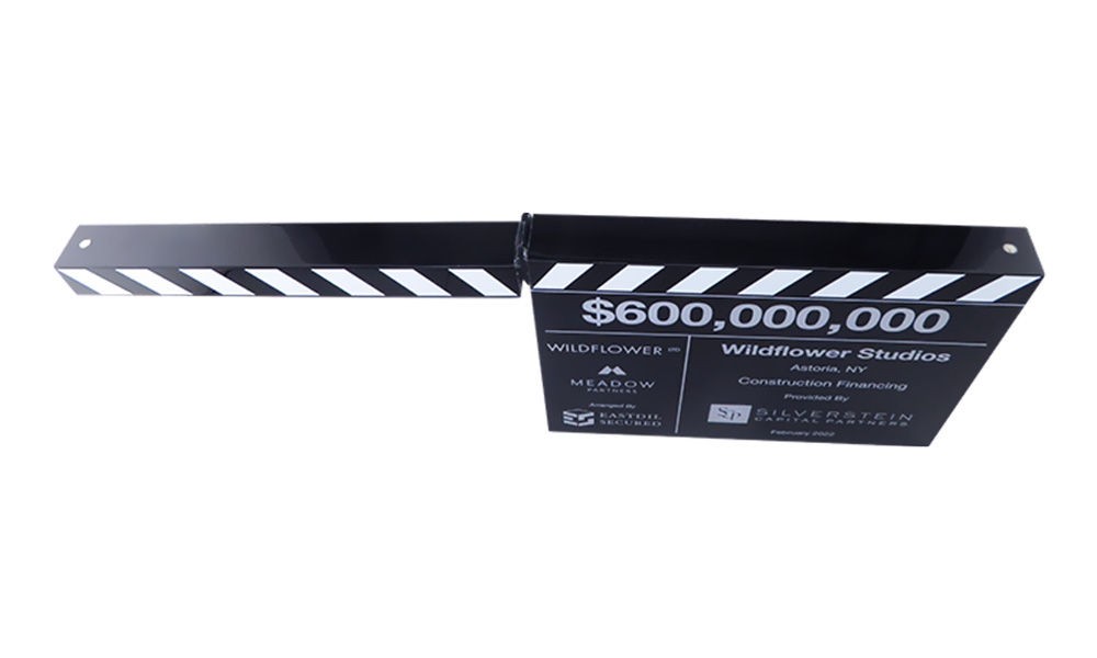 Clapperboard-Themed Movie Deal Toy